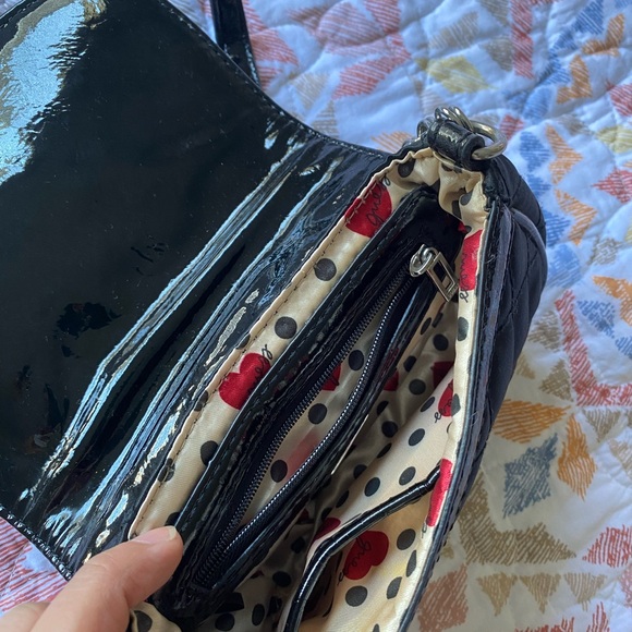 Small Guess sequins crossbody bag with chain strap - Picture 3 of 4